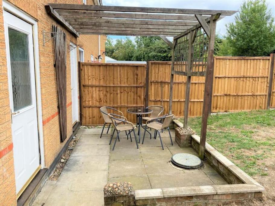 Charming Home In Wellingborough Esterno foto